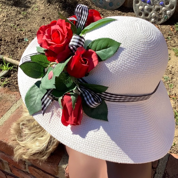 betmar Accessories - Betmar New York Ivory Sun Hat with Roses 🌹